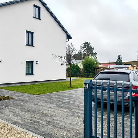 Bohnapartments Luxury Berlin - 210qm - Wintergarten - Kamin - 4 Kostenlose Parkplaetze - 6 Schlafzimmer - Neubau - Luxusausstattung Villa *