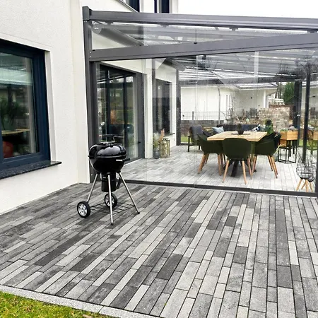 Bohnapartments Luxury Berlin - 210qm - Wintergarten - Kamin - 4 Kostenlose Parkplaetze - 6 Schlafzimmer - Neubau - Luxusausstattung Villa *