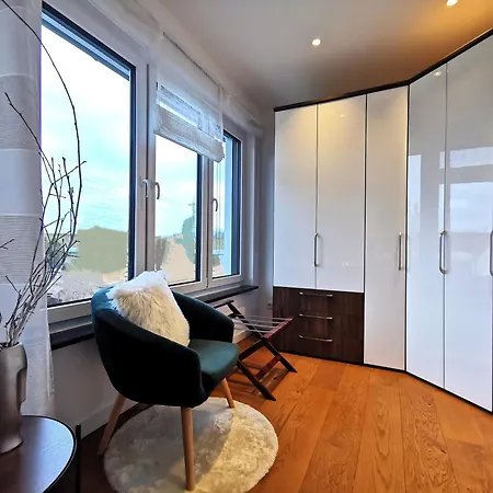 Bohnapartments Luxury Berlin - 210qm - Wintergarten - Kamin - 4 Kostenlose Parkplaetze - 6 Schlafzimmer - Neubau - Luxusausstattung Вилла