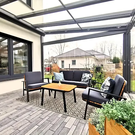 Villa Bohnapartments Luxury Berlin - 210qm - Wintergarten - Kamin - 4 Kostenlose Parkplaetze - 6 Schlafzimmer - Neubau - Luxusausstattung *