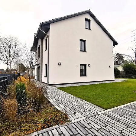 Bohnapartments Luxury Berlin - 210qm - Wintergarten - Kamin - 4 Kostenlose Parkplaetze - 6 Schlafzimmer - Neubau - Luxusausstattung *