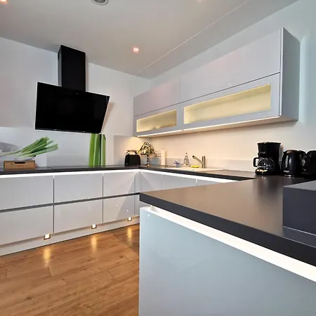 Bohnapartments Luxury Berlin - 210qm - Wintergarten - Kamin - 4 Kostenlose Parkplaetze - 6 Schlafzimmer - Neubau - Luxusausstattung
