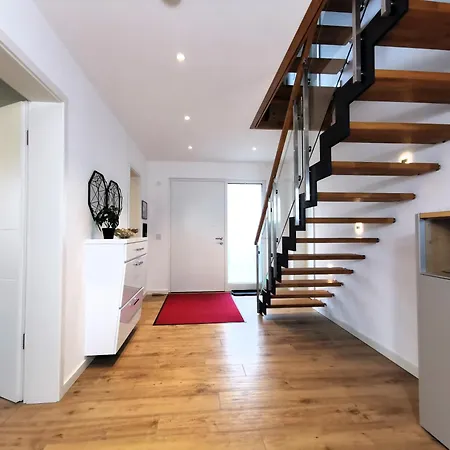 Bohnapartments Luxury Berlin - 210qm - Wintergarten - Kamin - 4 Kostenlose Parkplaetze - 6 Schlafzimmer - Neubau - Luxusausstattung Вилла Биркенвердер