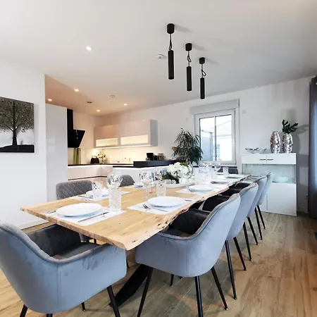 Bohnapartments Luxury Berlin - 210qm - Wintergarten - Kamin - 4 Kostenlose Parkplaetze - 6 Schlafzimmer - Neubau - Luxusausstattung Биркенвердер