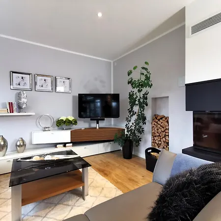 Bohnapartments Luxury Berlin - 210qm - Wintergarten - Kamin - 4 Kostenlose Parkplaetze - 6 Schlafzimmer - Neubau - Luxusausstattung Вилла