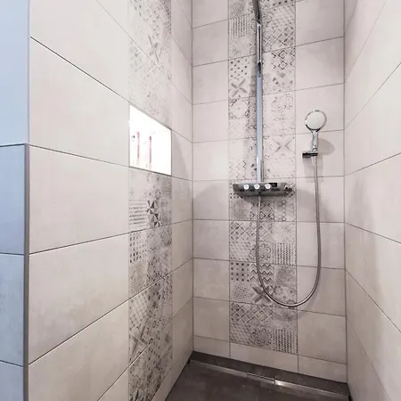 Вилла Bohnapartments Luxury Berlin - 210qm - Wintergarten - Kamin - 4 Kostenlose Parkplaetze - 6 Schlafzimmer - Neubau - Luxusausstattung *