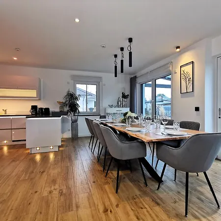 Bohnapartments Luxury Berlin - 210qm - Wintergarten - Kamin - 4 Kostenlose Parkplaetze - 6 Schlafzimmer - Neubau - Luxusausstattung *