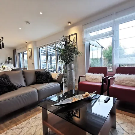 Bohnapartments Luxury Berlin - 210qm - Wintergarten - Kamin - 4 Kostenlose Parkplaetze - 6 Schlafzimmer - Neubau - Luxusausstattung * Birkenwerder