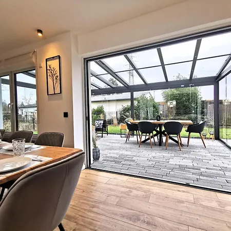 Bohnapartments Luxury Berlin - 210qm - Wintergarten - Kamin - 4 Kostenlose Parkplaetze - 6 Schlafzimmer - Neubau - Luxusausstattung Villa Birkenwerder