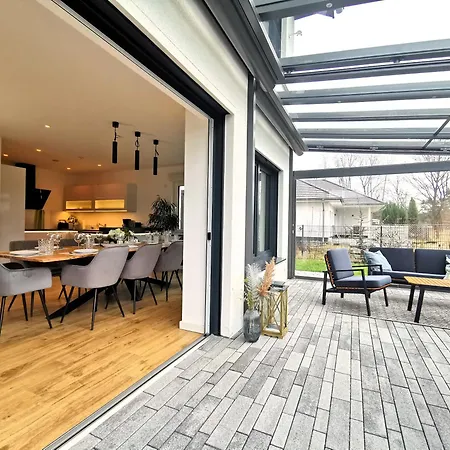 Bohnapartments Luxury Berlin - 210qm - Wintergarten - Kamin - 4 Kostenlose Parkplaetze - 6 Schlafzimmer - Neubau - Luxusausstattung Villa *