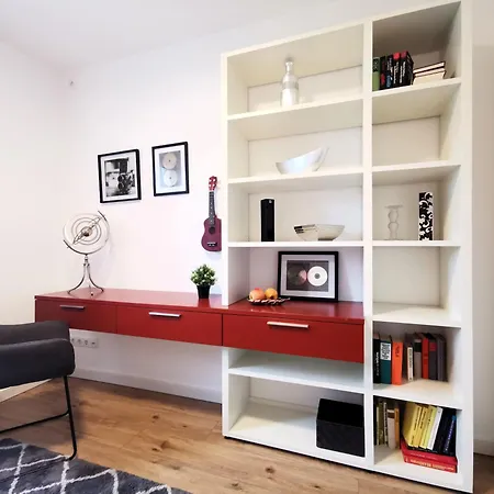 Bohnapartments Luxury Berlin - 210qm - Wintergarten - Kamin - 4 Kostenlose Parkplaetze - 6 Schlafzimmer - Neubau - Luxusausstattung Биркенвердер