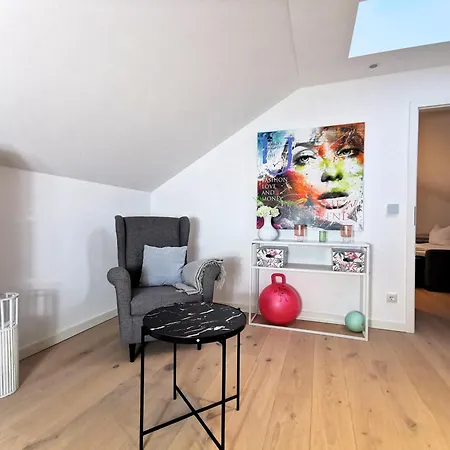 Bohnapartments Luxury Berlin - 210qm - Wintergarten - Kamin - 4 Kostenlose Parkplaetze - 6 Schlafzimmer - Neubau - Luxusausstattung Вилла