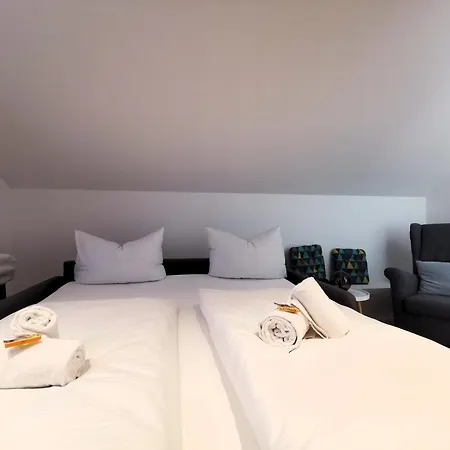 Bohnapartments Luxury Berlin - 210qm - Wintergarten - Kamin - 4 Kostenlose Parkplaetze - 6 Schlafzimmer - Neubau - Luxusausstattung Вилла Биркенвердер