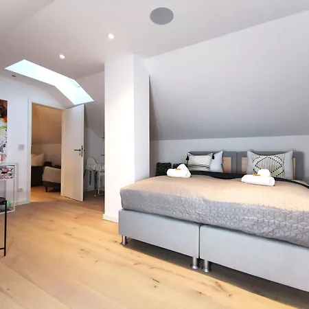 Bohnapartments Luxury Berlin - 210qm - Wintergarten - Kamin - 4 Kostenlose Parkplaetze - 6 Schlafzimmer - Neubau - Luxusausstattung *