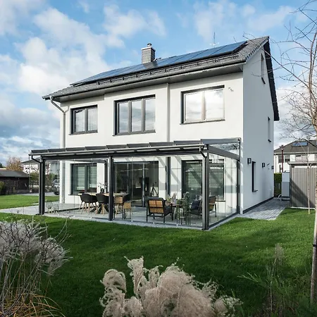 Вилла Bohnapartments Luxury Berlin - 210qm - Wintergarten - Kamin - 4 Kostenlose Parkplaetze - 6 Schlafzimmer - Neubau - Luxusausstattung *