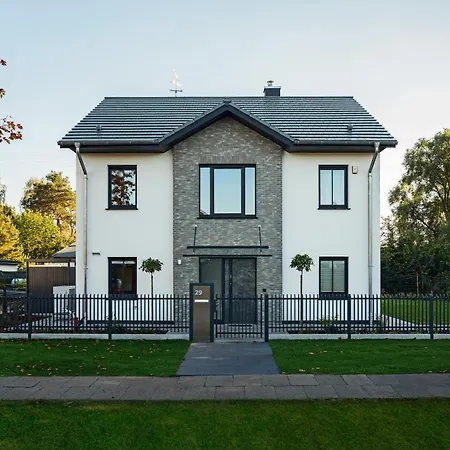 Bohnapartments Luxury Berlin - 210qm - Wintergarten - Kamin - 4 Kostenlose Parkplaetze - 6 Schlafzimmer - Neubau - Luxusausstattung 빌라 *