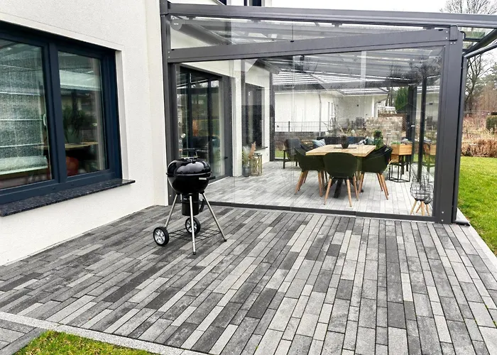 Bohnapartments Luxury Berlin - 210qm - Wintergarten - Kamin - 4 Kostenlose Parkplaetze - 6 Schlafzimmer - Neubau - Luxusausstattung 빌라 *