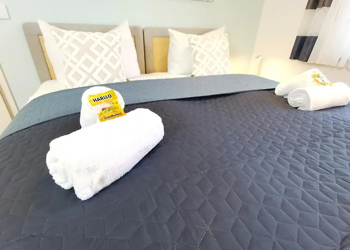 Bohnapartments Luxury Berlin - 210qm - Wintergarten - Kamin - 4 Kostenlose Parkplaetze - 6 Schlafzimmer - Neubau - Luxusausstattung ヴィラ ビルケンヴェルダー