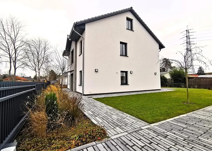 Bohnapartments Luxury Berlin - 210qm - Wintergarten - Kamin - 4 Kostenlose Parkplaetze - 6 Schlafzimmer - Neubau - Luxusausstattung *