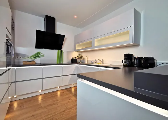 Bohnapartments Luxury Berlin - 210qm - Wintergarten - Kamin - 4 Kostenlose Parkplaetze - 6 Schlafzimmer - Neubau - Luxusausstattung