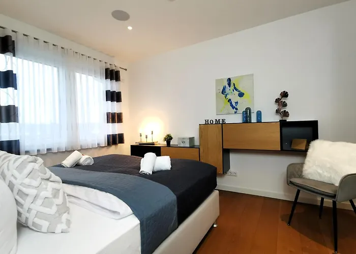 Bohnapartments Luxury Berlin - 210qm - Wintergarten - Kamin - 4 Kostenlose Parkplaetze - 6 Schlafzimmer - Neubau - Luxusausstattung * ビルケンヴェルダー