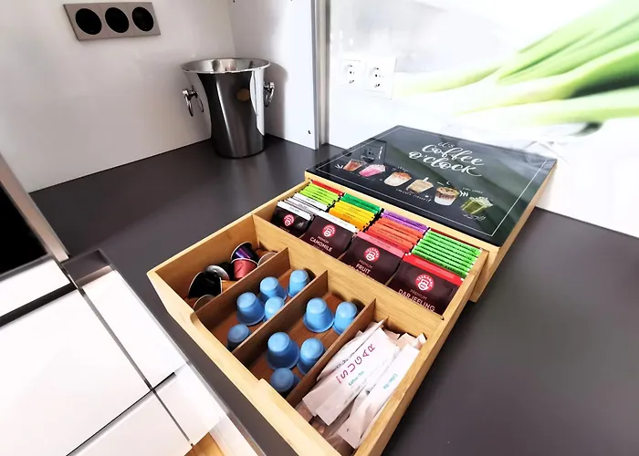 Bohnapartments Luxury Berlin - 210qm - Wintergarten - Kamin - 4 Kostenlose Parkplaetze - 6 Schlafzimmer - Neubau - Luxusausstattung * ビルケンヴェルダー