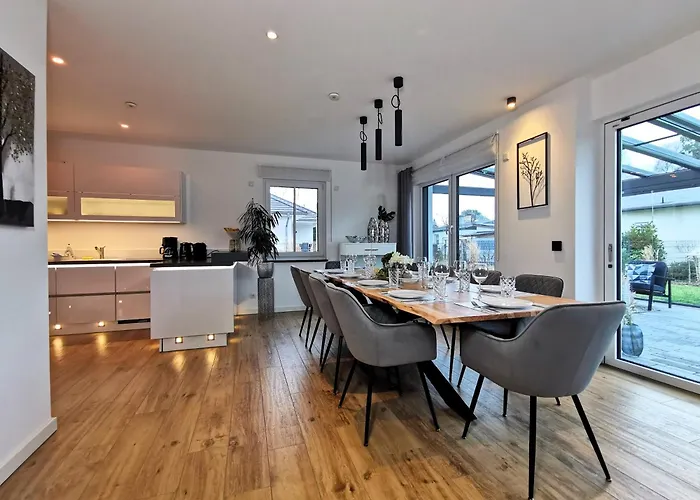 Bohnapartments Luxury Berlin - 210qm - Wintergarten - Kamin - 4 Kostenlose Parkplaetze - 6 Schlafzimmer - Neubau - Luxusausstattung *