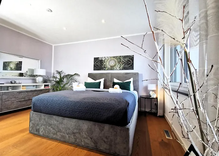 Bohnapartments Luxury Berlin - 210qm - Wintergarten - Kamin - 4 Kostenlose Parkplaetze - 6 Schlafzimmer - Neubau - Luxusausstattung ヴィラ *