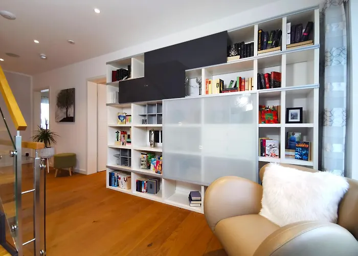 Bohnapartments Luxury Berlin - 210qm - Wintergarten - Kamin - 4 Kostenlose Parkplaetze - 6 Schlafzimmer - Neubau - Luxusausstattung * ビルケンヴェルダー