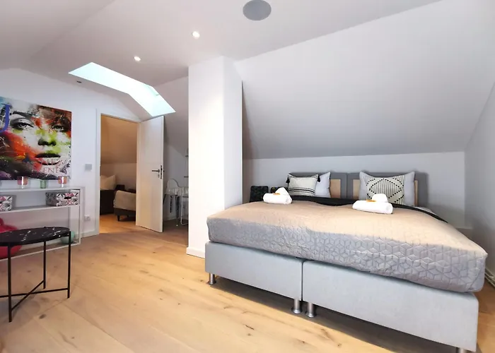 Bohnapartments Luxury Berlin - 210qm - Wintergarten - Kamin - 4 Kostenlose Parkplaetze - 6 Schlafzimmer - Neubau - Luxusausstattung *