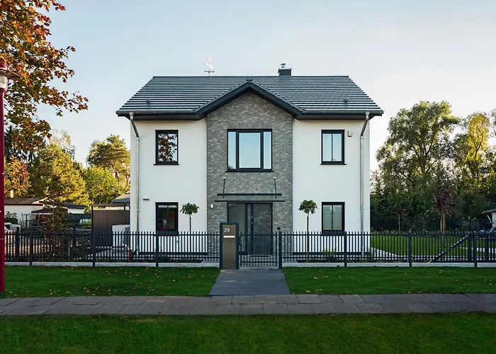 Bohnapartments Luxury Berlin - 210qm - Wintergarten - Kamin - 4 Kostenlose Parkplaetze - 6 Schlafzimmer - Neubau - Luxusausstattung ヴィラ *